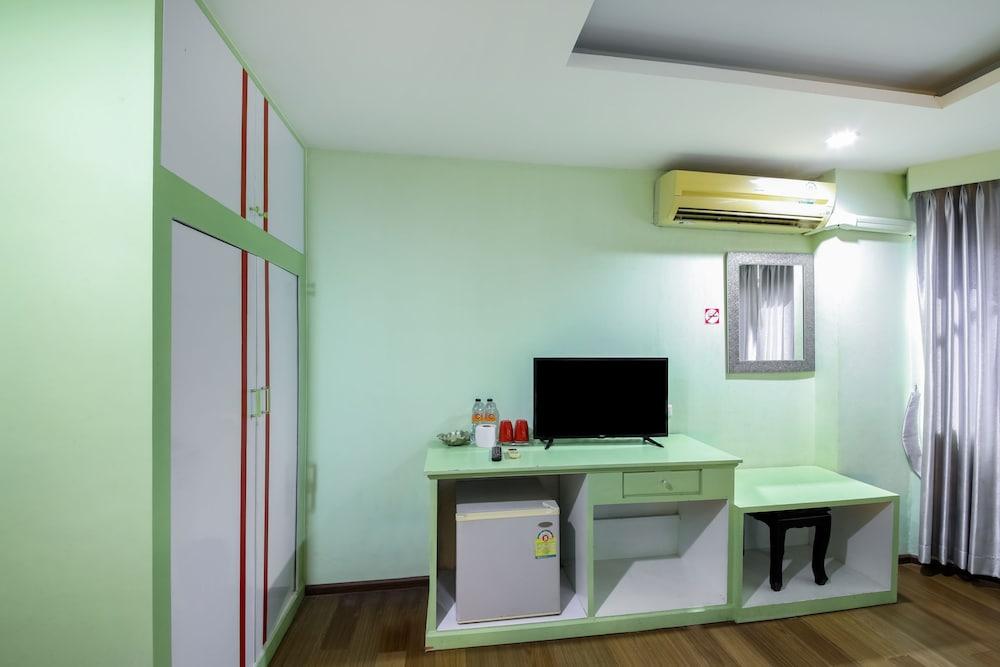 The Chilli By Golden Ray Hotel Patong Exterior photo