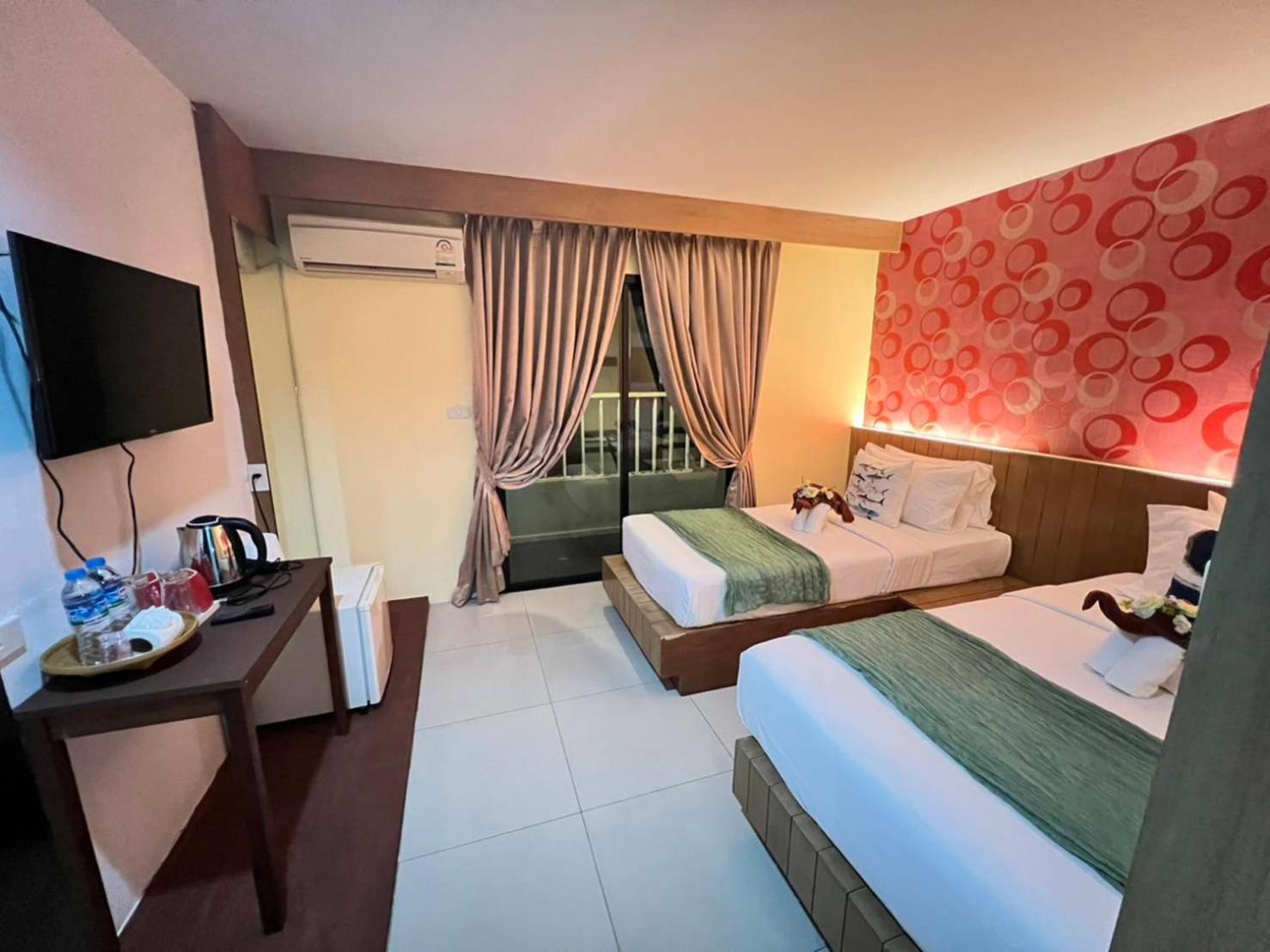 The Chilli By Golden Ray Hotel Patong Exterior photo